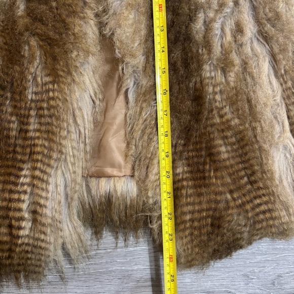 Steve Madden Mob Wife Tan and Brown Faux Fur Vest Size XL - Picture 5 of 6